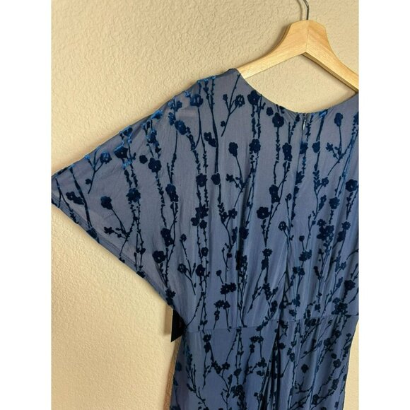 Taylor Women's Midi Dress Blue Velvet Floral Size 14W Short Sleeves New V Neck - Picture 9 of 13